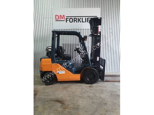 Toyota 2.5T Dual Fuel (LPG & Petrol) with Fork Positioner