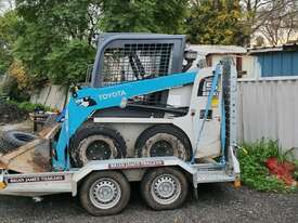 TOYOTA SKID STEER BOBCAT - picture0' - Click to enlarge
