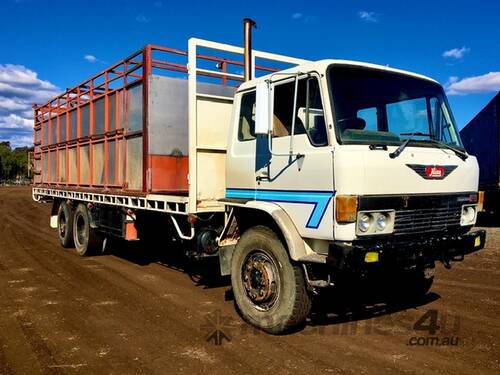 HINO FF177 28ft cattle truck