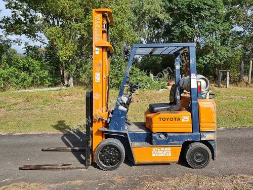 Toyota 25 Dual Fuel Forklift 2.5 Tons