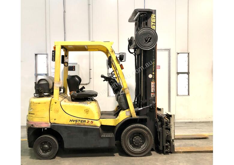 caption 2.5T LPG Counterbalance Forklift