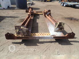 MOLNAR HYDRAULIC ELECTRIC VEHICLE HOIST - picture1' - Click to enlarge