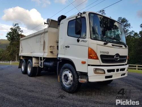 2005 Hino FM1J