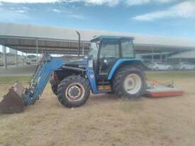 Ford New Holland - picture2' - Click to enlarge
