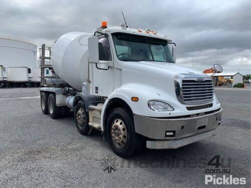2014 Freightliner Columbia CL112 FLX