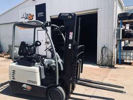 Crown Refurbished Low Hour Container Entry Forklift - picture0' - Click to enlarge