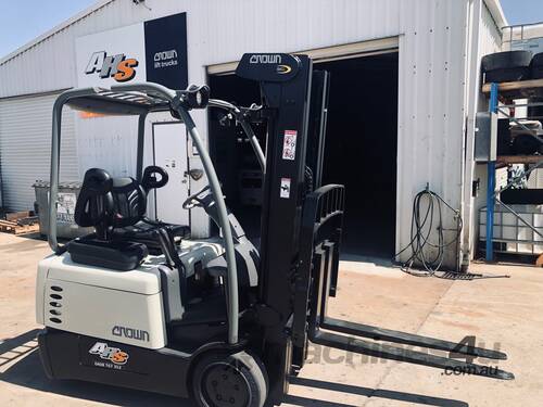 Crown Refurbished Low Hour Container Entry Forklift