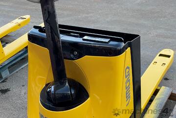 LIFTEK - CROWN WP2320 Electric Pallet Jack