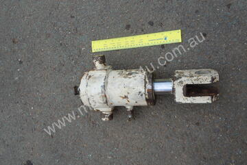 LLOYDS DEALS - Double Acting Hydraulic Ram Stroke : 47 mm Bore : 100 mm approx