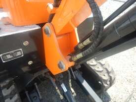 Yunsan YS11 Micro Excavator - picture2' - Click to enlarge