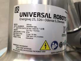 UNIVERSAL ROBOT UR10e - picture0' - Click to enlarge