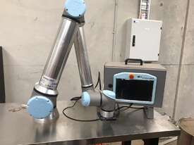 UNIVERSAL ROBOT UR10e - picture2' - Click to enlarge