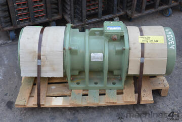 Large Bolt on Vibrator Vibrating Motor 6kW F 1603-6-7-0 German Made