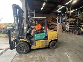 4 Tonne Komatsu Forklift For Sale - picture0' - Click to enlarge