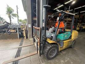 4 Tonne Komatsu Forklift For Sale - picture2' - Click to enlarge