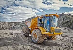 The Hydrema 912HM is powered by a 147 hp (108 kW), 4-cylinder, 4.5L engine! The Hydrema 912HM is powered by a 147 hp (108 kW), 4-cylinder, 4.5L engine!