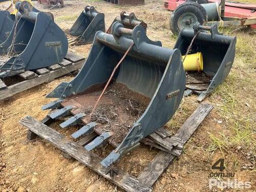 Hyundai Digging Bucket, 900mm