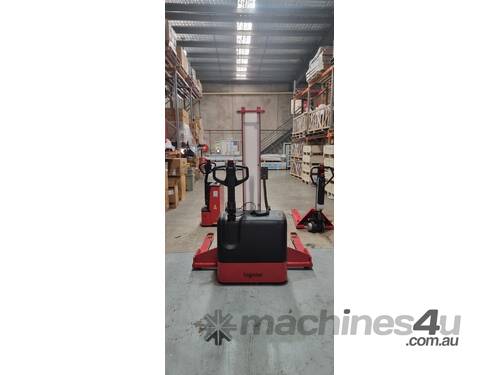 caption Logistec RX Evo Auto-Level Straddle Stacker