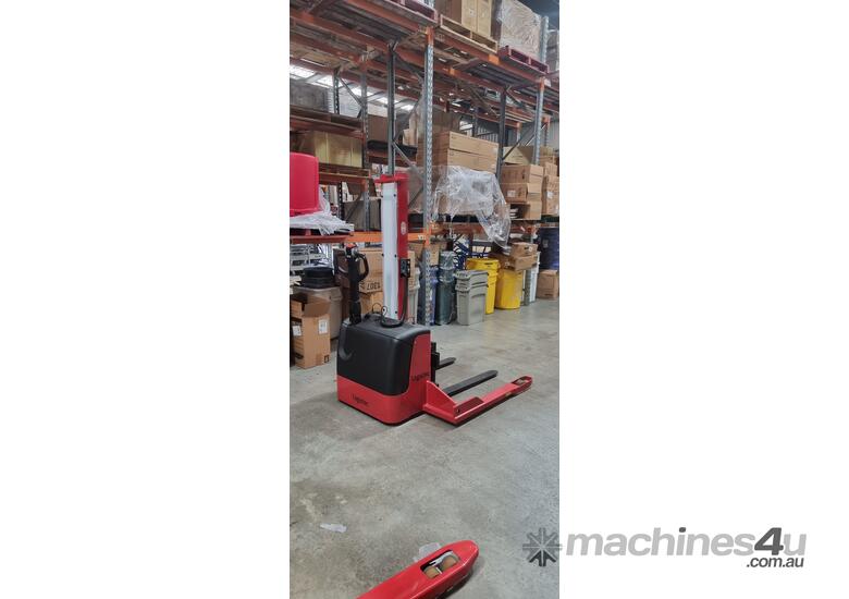 caption Logistec RX Evo Auto-Level Straddle Stacker