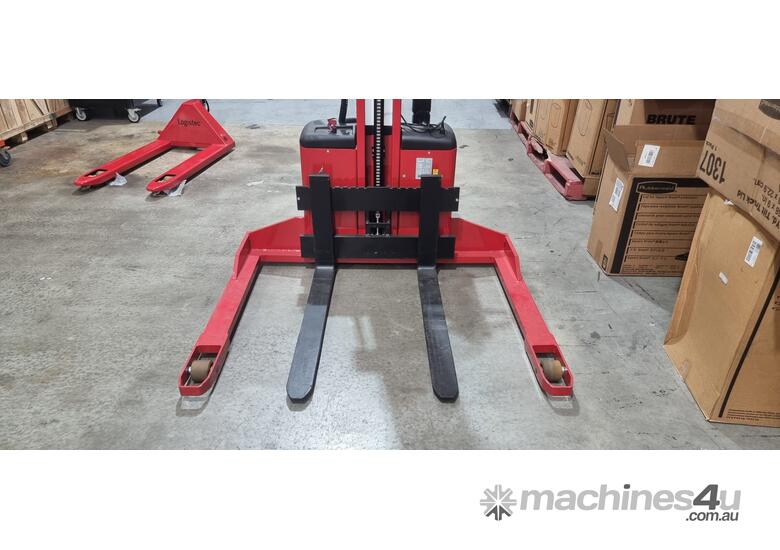 caption Logistec RX Evo Auto-Level Straddle Stacker