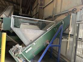 Screen, hopper and auger - picture2' - Click to enlarge