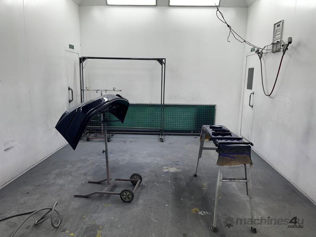 Used 2003 Spray N Bake Spray Booth for Trucks Cars Spray booths in
