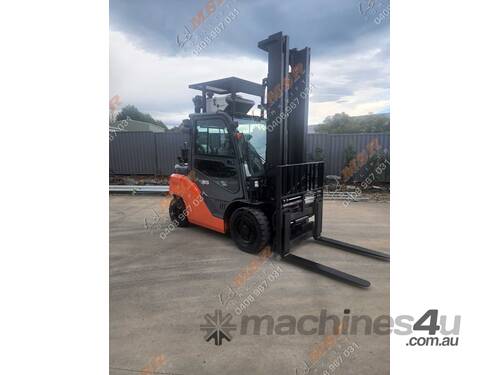 Toyota 3.5T Forklift Fully Enclosed Cabin