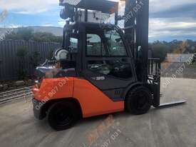 Toyota 3.5T Forklift Fully Enclosed Cabin - picture1' - Click to enlarge