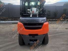 Toyota 3.5T Forklift Fully Enclosed Cabin - picture2' - Click to enlarge