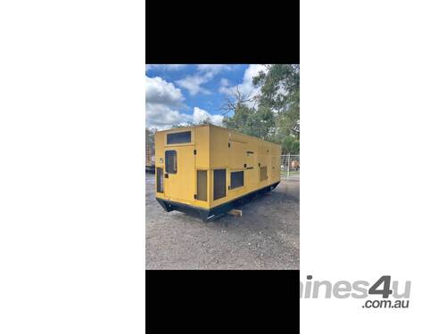 Generator Caterpillar 700 kVa