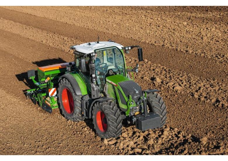 caption Fendt 500 Vario Tractor