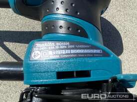 Unused Makita BO4556 Finishing Sander 200W - picture0' - Click to enlarge