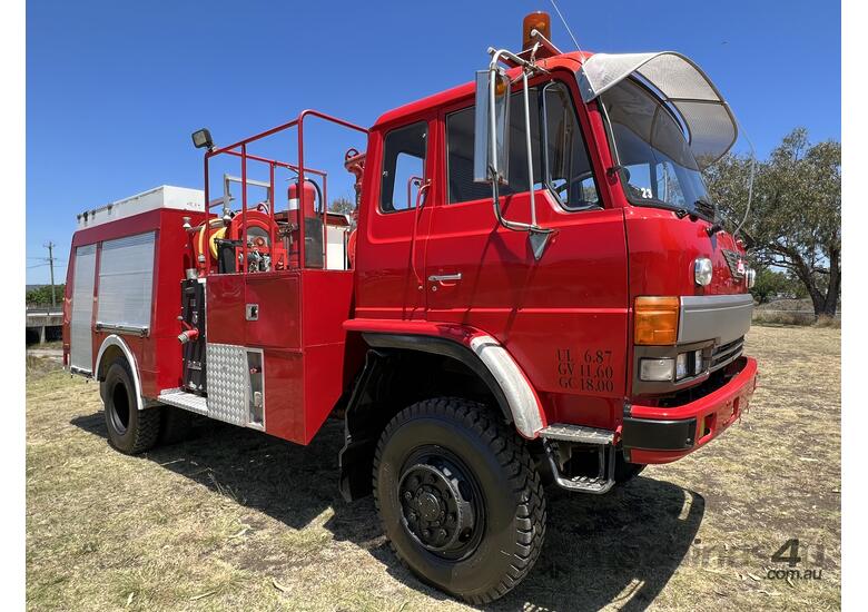 caption GRAND MOTOR GROUP -1989 HINO GT17 Fire Truck