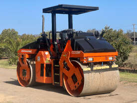 Dynapac CC222 Vibrating Roller Roller/Compacting - picture0' - Click to enlarge