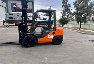 3.0 tonne Toyota forklift for sale