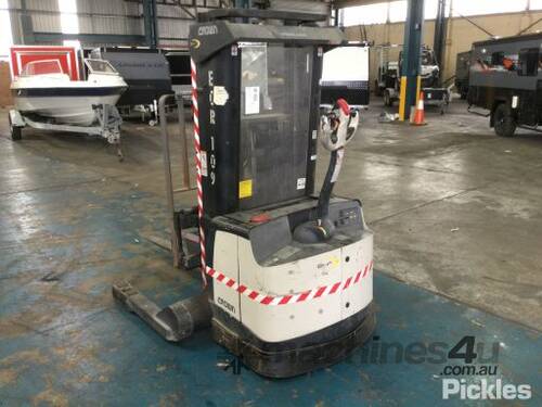 Crown SHR5520 Walk Behind Forklift