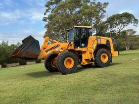 Hyundai HL960 Articulated Wheel Loader - picture0' - Click to enlarge