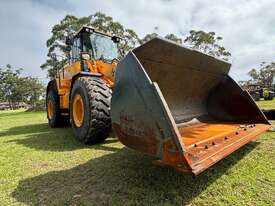 Hyundai HL960 Articulated Wheel Loader - picture2' - Click to enlarge