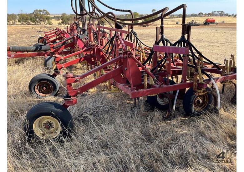 Used bourgault Bourgault 8800 82 Tynes 50ft Air Seeder in , Listed on