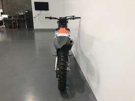 2022 KTM 350 SX-F - picture1' - Click to enlarge