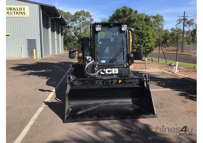 caption JCB 215T Skid Steer 74 hp, 1360 kg LoadCap. 115 L Oil Flow, Side Door Entry