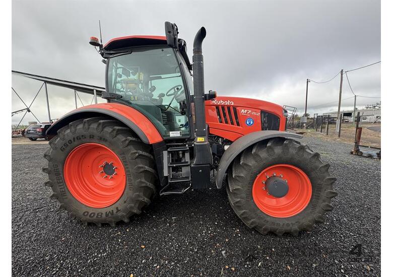 caption KUBOTA M7 DELUXE