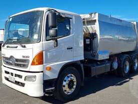 Hino FM8J 500 - picture0' - Click to enlarge