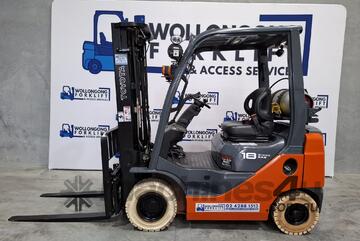 Wollongong Forklift: 2015 Toyota 1.8T LPG, Non-Marking Tyres, 3 Stage Container Mast, 4.7m Lift!