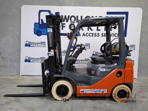 Wollongong Forklift: 2015 Toyota 1.8T LPG, Non-Marking Tyres, 3 Stage Container Mast, 4.7m Lift!