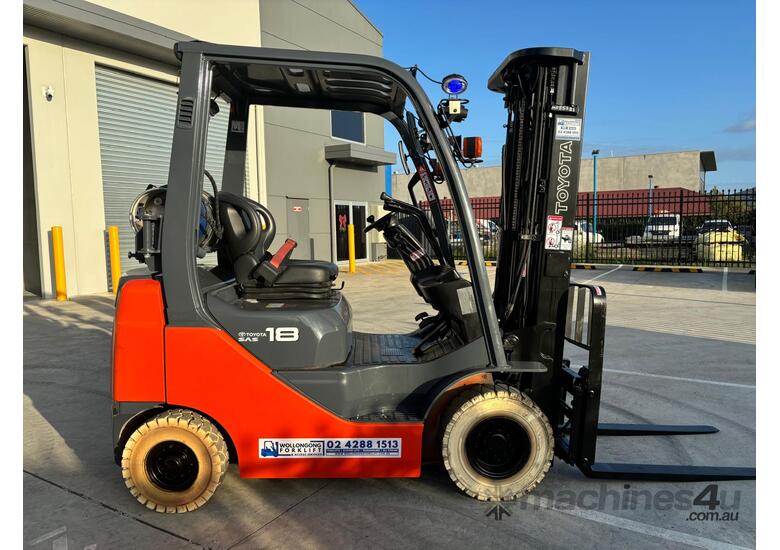 Wollongong Forklift: 2015 Toyota 1.8T LPG, Non-Marking Tyres, 3 Stage Container Mast, 4.7m Lift!
