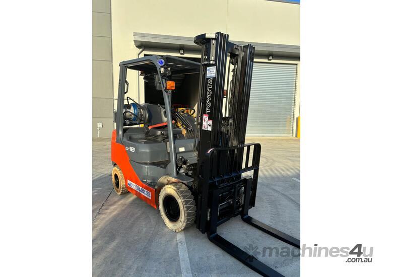 Wollongong Forklift: 2015 Toyota 1.8T LPG, Non-Marking Tyres, 3 Stage Container Mast, 4.7m Lift!