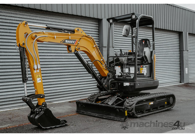  2.8T SY26U Canopy Mini Excavator – Fully Equipped with Attachments, Limited Stock!