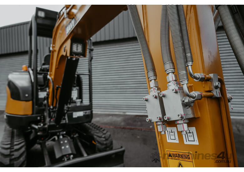  2.8T SY26U Canopy Mini Excavator – Fully Equipped with Attachments, Limited Stock!