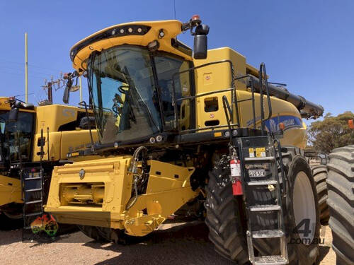 caption (8745) 2018 CR9.90 WITH 45' MACDON FD75 (Wepowie, SA)
